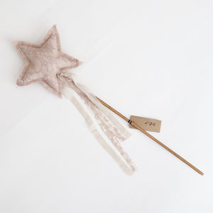 Carolina Lace wand Dusty Pinks 魔法の杖