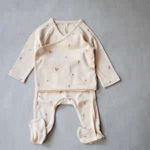 【SUMMER SALE30％OFF】POINTELLE WRAP TOP+ FOOTED PANT SET 0-3.3-6m