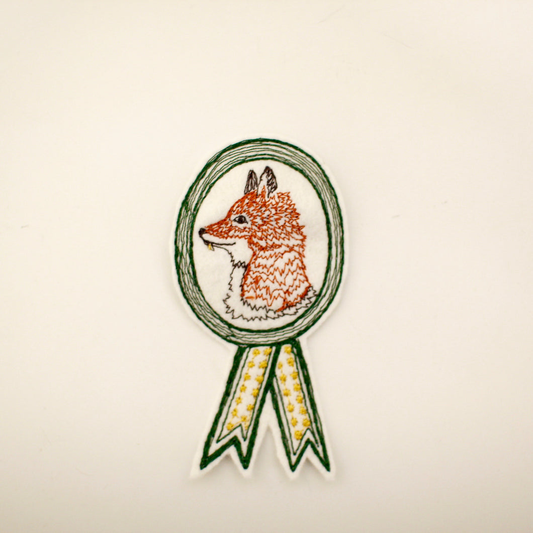 ブローチ foxy badge